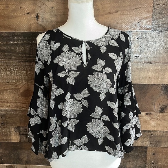 bp Tops - B.p. Black & White Rose Pattern Long Sleeve Blouse Size Small